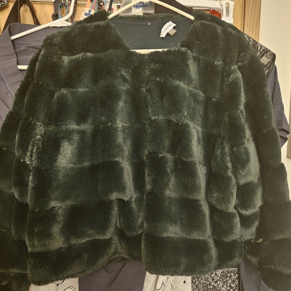 Calvin Klein dark green Faux Fur shrug, XL, with clasp